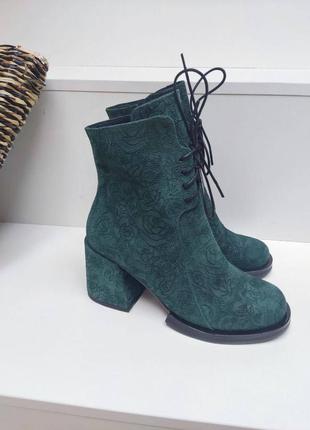 Эксклюзивные ботинки из итальянской кожи и замши женские на каблуках изумрудные зеленые6 фото