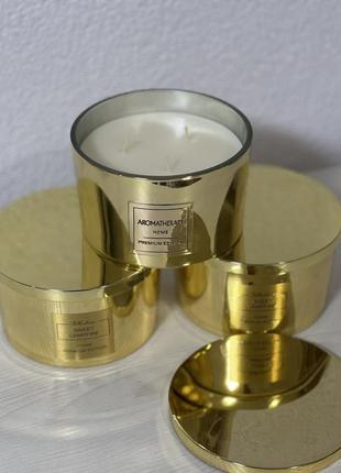 Велика ароматизована золота свічка aromatherapy home premium edition 1 кг1 фото