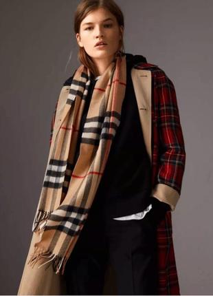 Мягусенький шарф в стиле burberry.