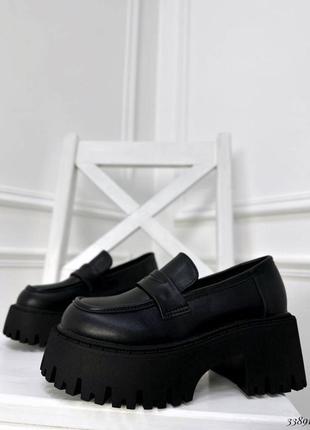 Туфлі лофери на тракторній підошві у чорному кольорі3 фото