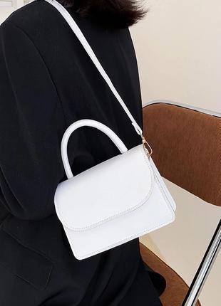 Женская классическая сумка кросс-боди на ремешке через плечо 6130 белая10 фото