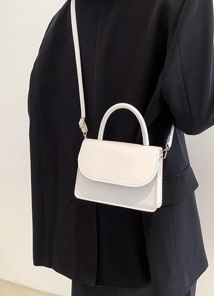 Женская классическая сумка кросс-боди на ремешке через плечо 6130 белая7 фото