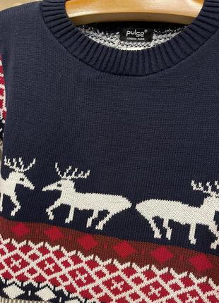 Очень красивый и стильный брендовый вязаный свитер в рисунках 21.4 фото