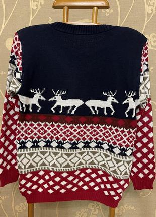 Очень красивый и стильный брендовый вязаный свитер в рисунках 21.3 фото
