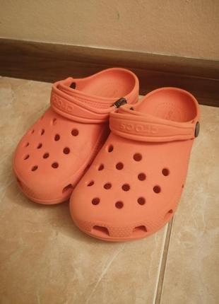 Шльопанці crocs