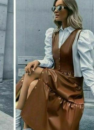 Zara платье-пинафор из искусственной кожи  с оборками2 фото