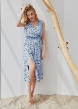 Літня сукня на запах блакитна з розпіркою | 723482 фото