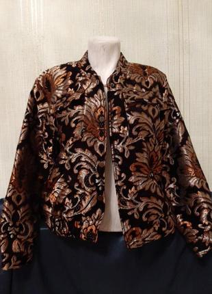 Пиджак на кнопках