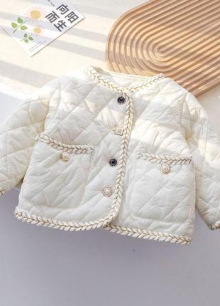 Пальтішко на тоненькому синтепоні,