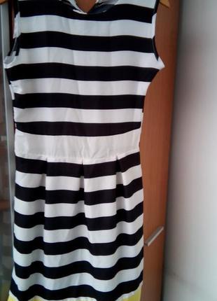 Платье в черно-белую полоску3 фото