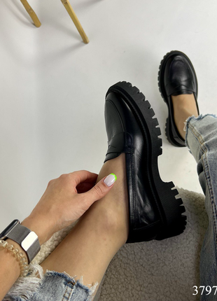 Кожаные черные лоферы