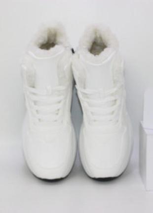 Білі зимові кросівки на блискавці3 фото