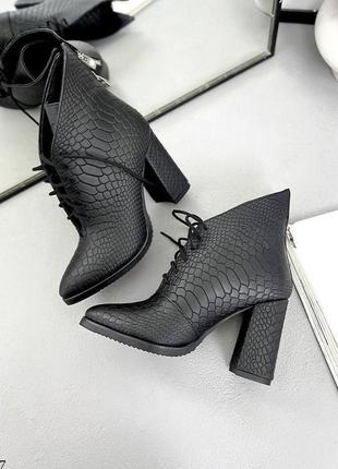 Черные ботинки из натуральной кожи