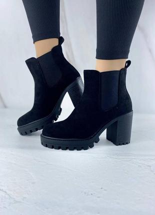 Жіночі  ботільйони  на тракторній платформі і підборах