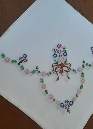 Скатертина вишита