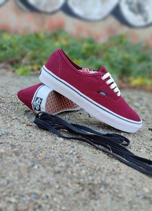 Бордовые марсала кеды слипоны мокасины vans authentic черные и белые шнурки2 фото