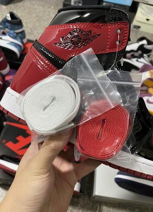 Кроссовки nike air jordan 1 retro high og patent bred джордан aj1 ретро черные красные лаковые8 фото