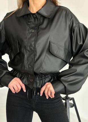 Укороченная куртка из матовой эко кожи с воротником ✔️5 фото
