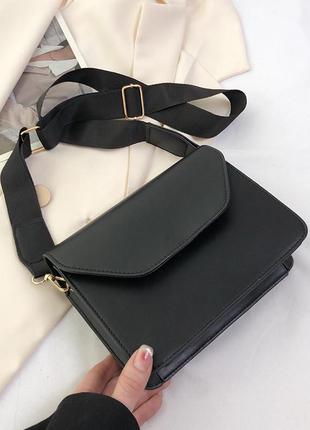Жіноча сумка крос-боді на широкому ремінці 5809 чорна