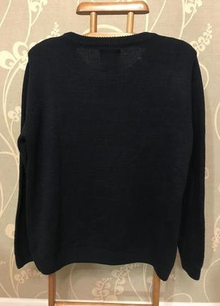 Очень красивый и стильный брендовый вязаный свитер 21.