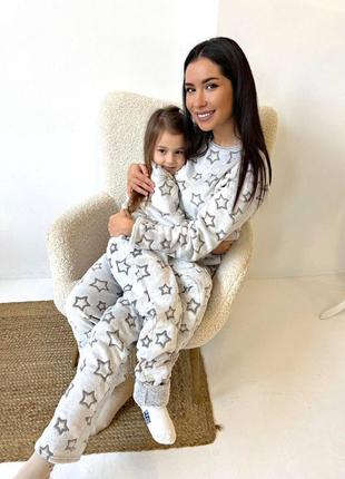 Неймовірний сімейний образ. тепла махрова піжама мама та донька10 фото