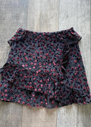 Тюлевая мини юбка с рюшами и бархатными вишнями the kooples мини меди8 фото