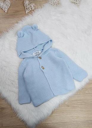 Вязаный кардиган с капюшоном мальчика на 6-9 мес.