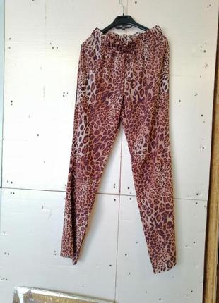 Летние легкие крепдешиновые длинные брюки палаццо в хищный принт лео леопард