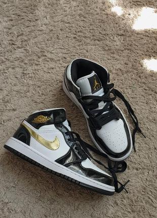 Кроссовки nike air jordan 1 mid 
•patent golden black•8 фото