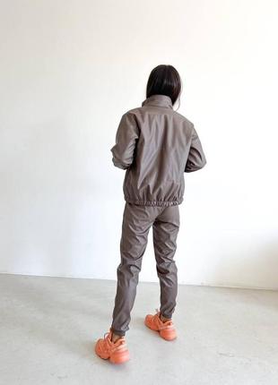 Стильний жіночий шкіряний костюм брючний штани куртка мокко xs-s, m-l, xl-2xl5 фото