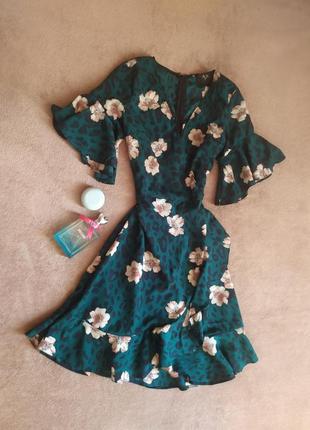 Смарагдова трендова якісна сукня міді з імітацією запаху у квітковий принт3 фото