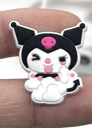Джибитсы значок на crocs kuromi hello kitty