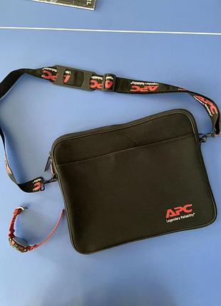 Чохол для ноутбука apc legendary reliability