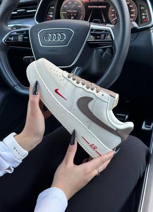 Женские кроссовки nike air force 1 prm beige brown