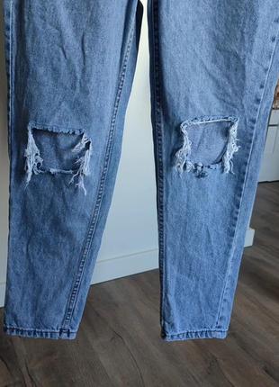 Стильные джинст мом с порезами рваные прямые4 фото