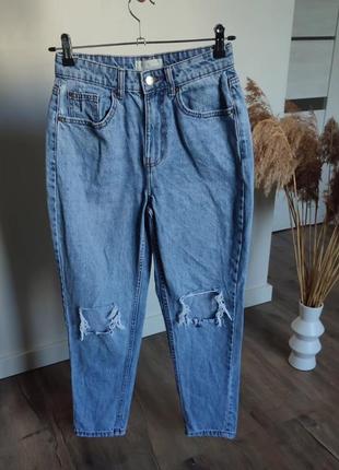 Стильные джинст мом с порезами рваные прямые5 фото
