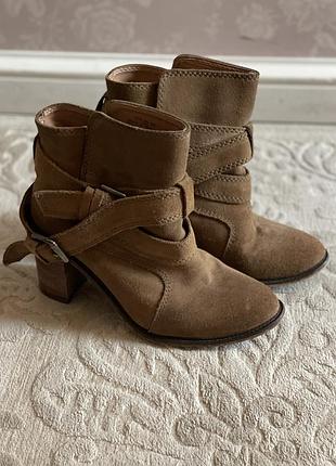 Сапоги замшевые на каблуке