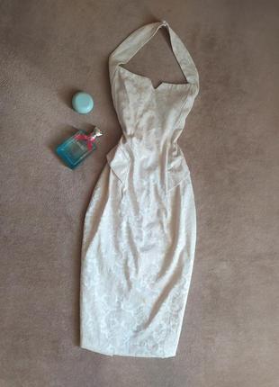 Шикарное элегантное качественное кремовое фактурное платье футляр миди от amy childs1 фото