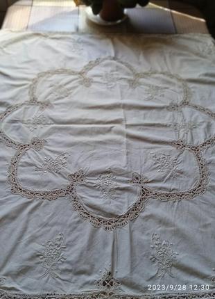 Скатерть,серветка ручной работы винтаж, украшенная кружевом2 фото
