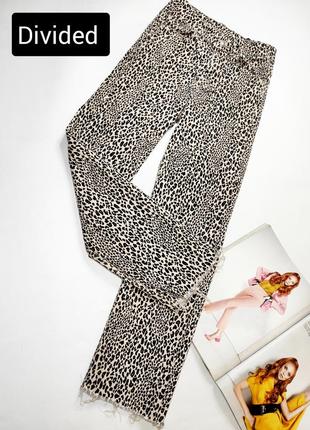 Джинси прямого крою в леопардовий тваринний принт з необробленим краєм від бренду divided 32/34