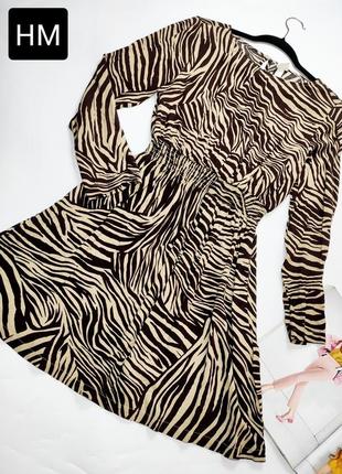 Сукня жіноча міні бежевого чорного кольору в принт зебри у смужку клешь від бренду hm s