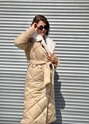Женское длинное стеганное зимнее классическое пальто с меховый вороткиком2 фото
