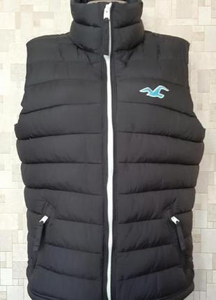 Жилет hollister.