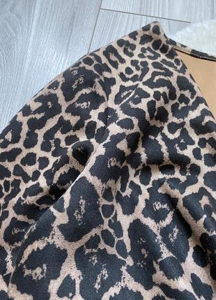 Платье леопардовое с сборкой платья по фигуре7 фото