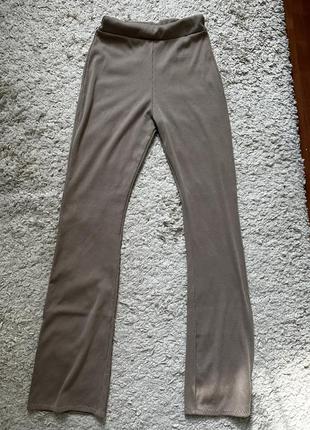 Бежевые брюки в рубчик