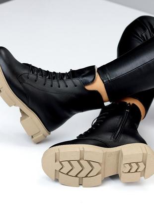 Зимние черные кожаные женские ботинки натуральная кожа на бежевой подошве