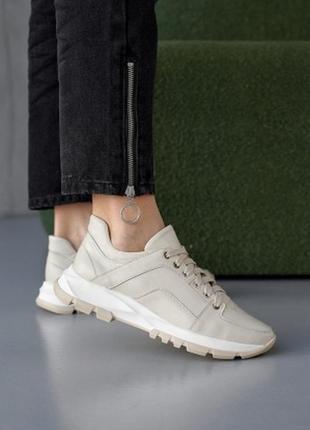 Універсальні кросівки