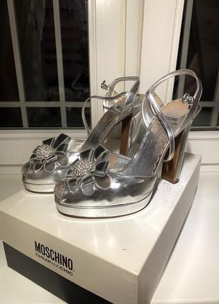 Серебряные туфли moschino 38