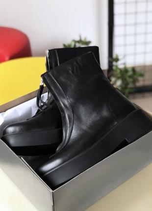 ⭐️the row zipped boot black in leather чоботи3 фото