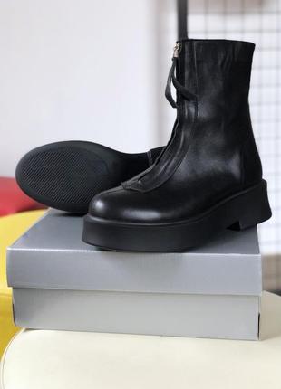 ⭐️the row zipped boot black in leather чоботи4 фото